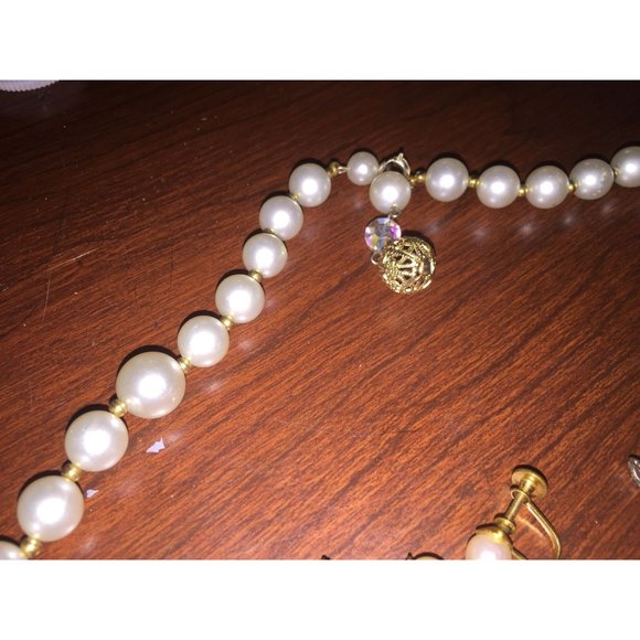 Womens Faux Pearl and Crystal Drop Necklace with 2 Pairs of Earrings - Picture 6 of 9